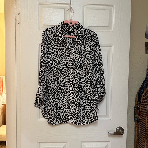 This is a Talbot’s Plus blouse. Size 1X with 2 patch pockets & roll tab sleeves. - Picture 2 of 3